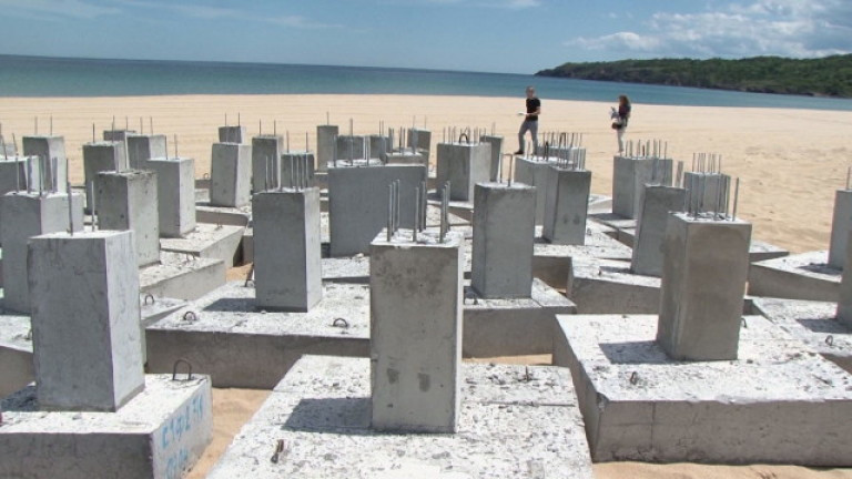 АКФ иска позиция от МРРБ за бетонните стъпки на плаж